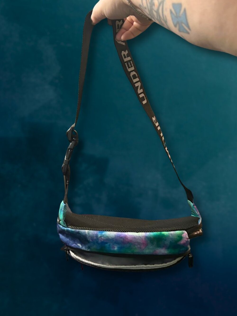 Under Armour Flex Waist Bag Fanny Pack Tie Dye Purple Teal Blue Pink - Picture 4 of 14